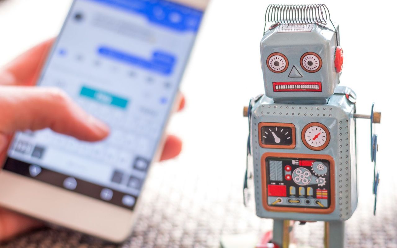 The benefits of using chatbots to automate enquiries, direct customers, or deal with complex enquiries